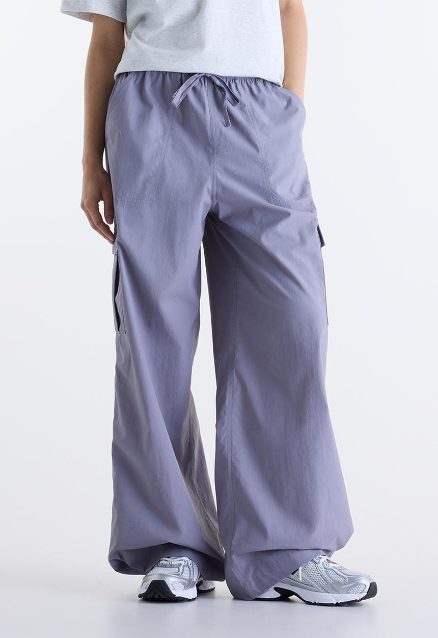 New Balance  - NB Athletics Cargo Pant - Off-Line Grey