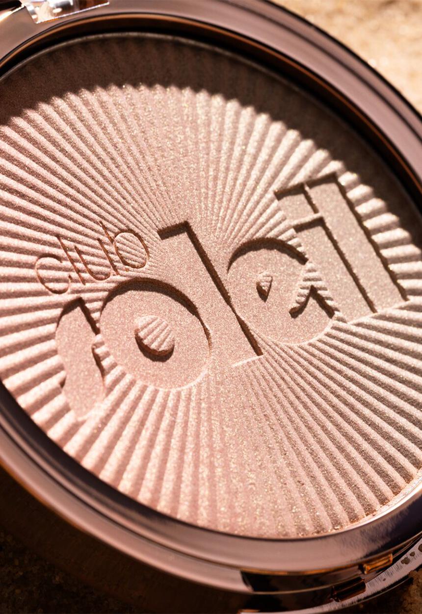 essence - club SOLEIL gradient highlighter - 01 Sunset Drip