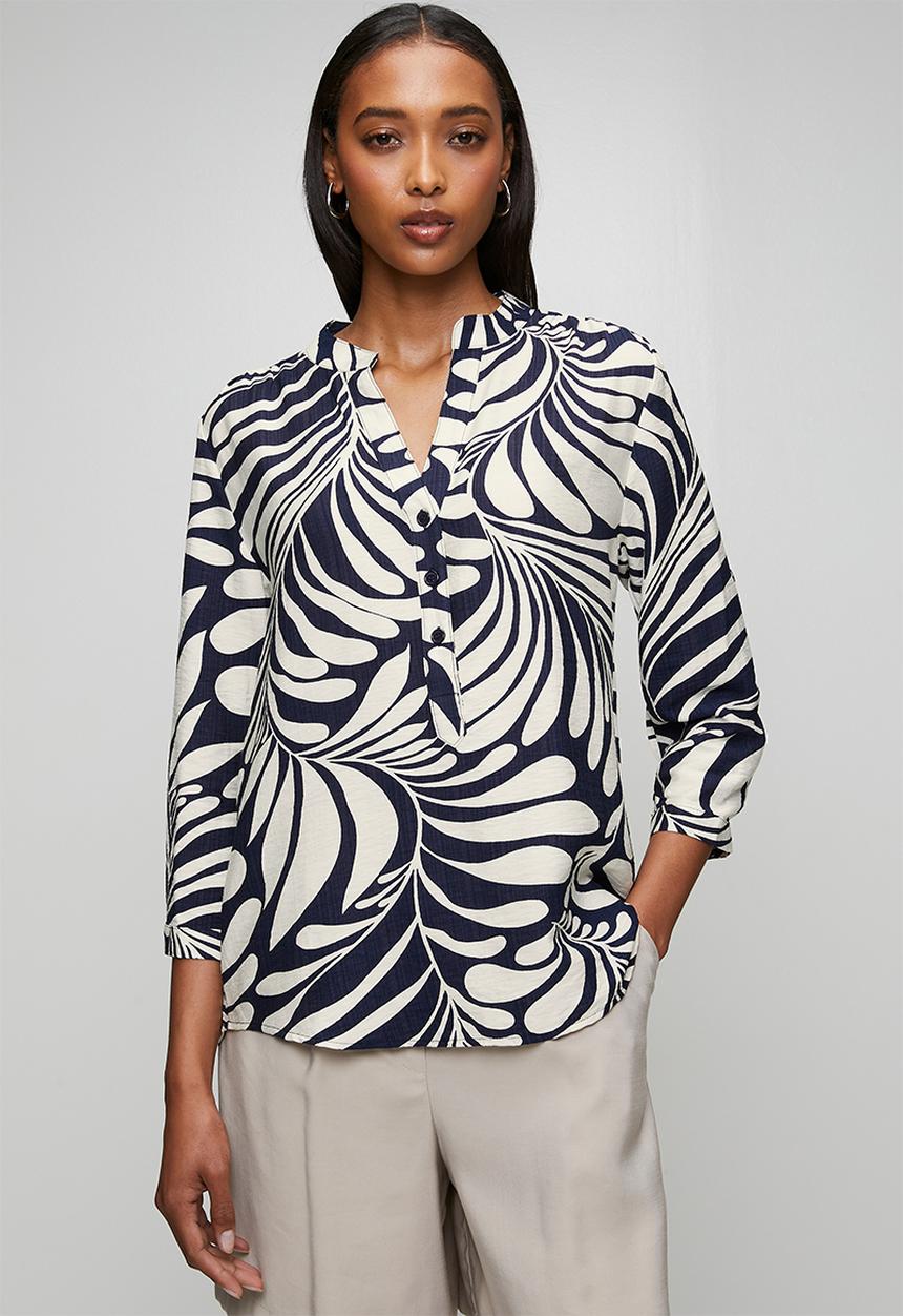 Izabel London - 3/4 Sleeve With Turn Back Cuff Mandarin Button Through Porinted Blouse - Navy