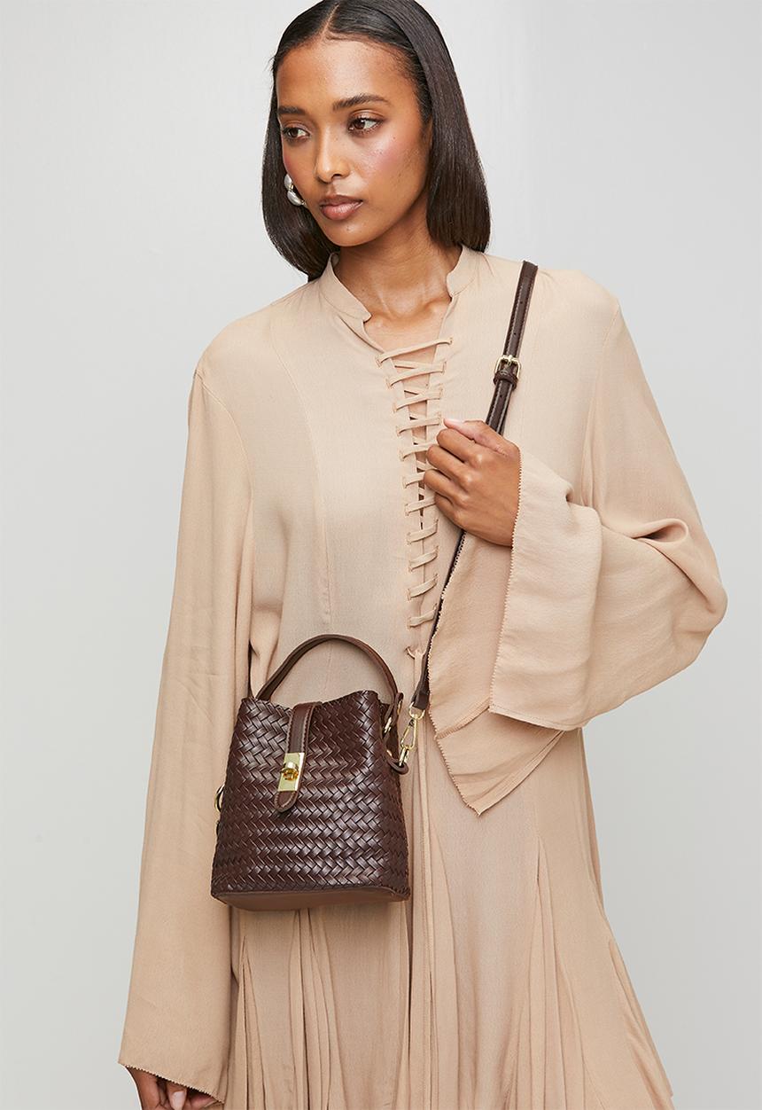 Tessa Design - Tahlia Woven Tote With Gold Hardware - Brown