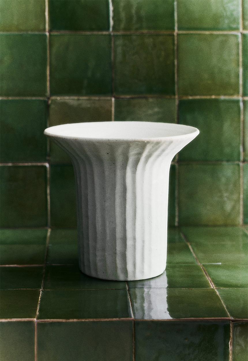 H&M - Textured stoneware vase - white