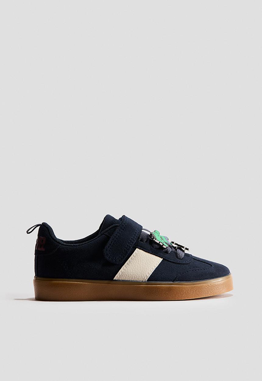 H&M - Appliquéd trainers - navy blue/marvel comics