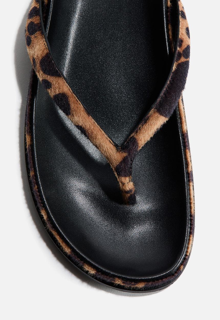 H&M - Footbed flip-flops - beige/leopard print