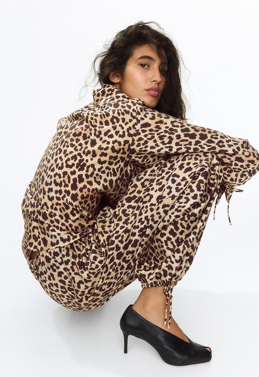 H&M - Barrel-leg trousers - beige/leopard print