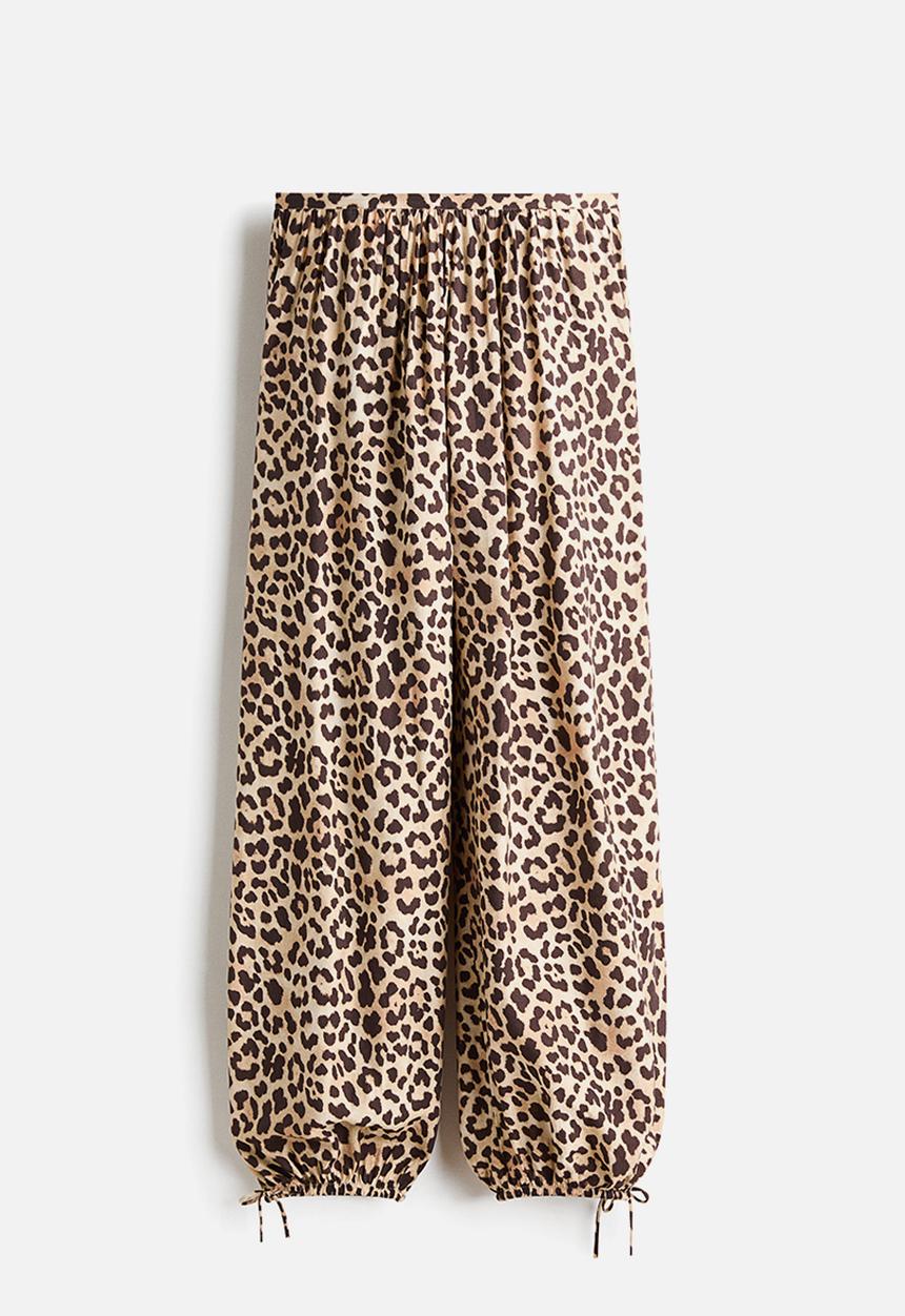 H&M - Barrel-leg trousers - beige/leopard print