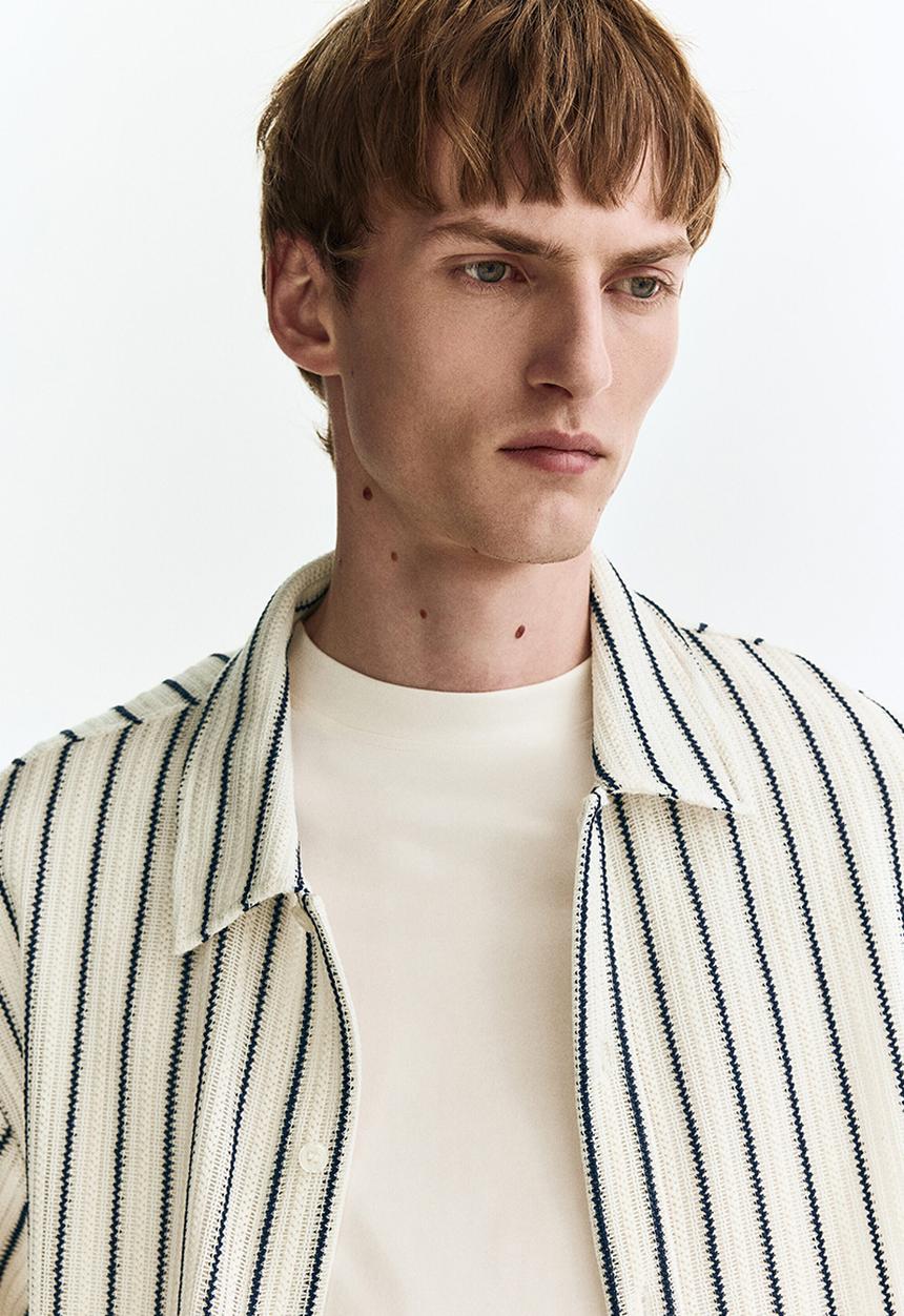 H&M - Regular fit textured-knit shirt - white/striped