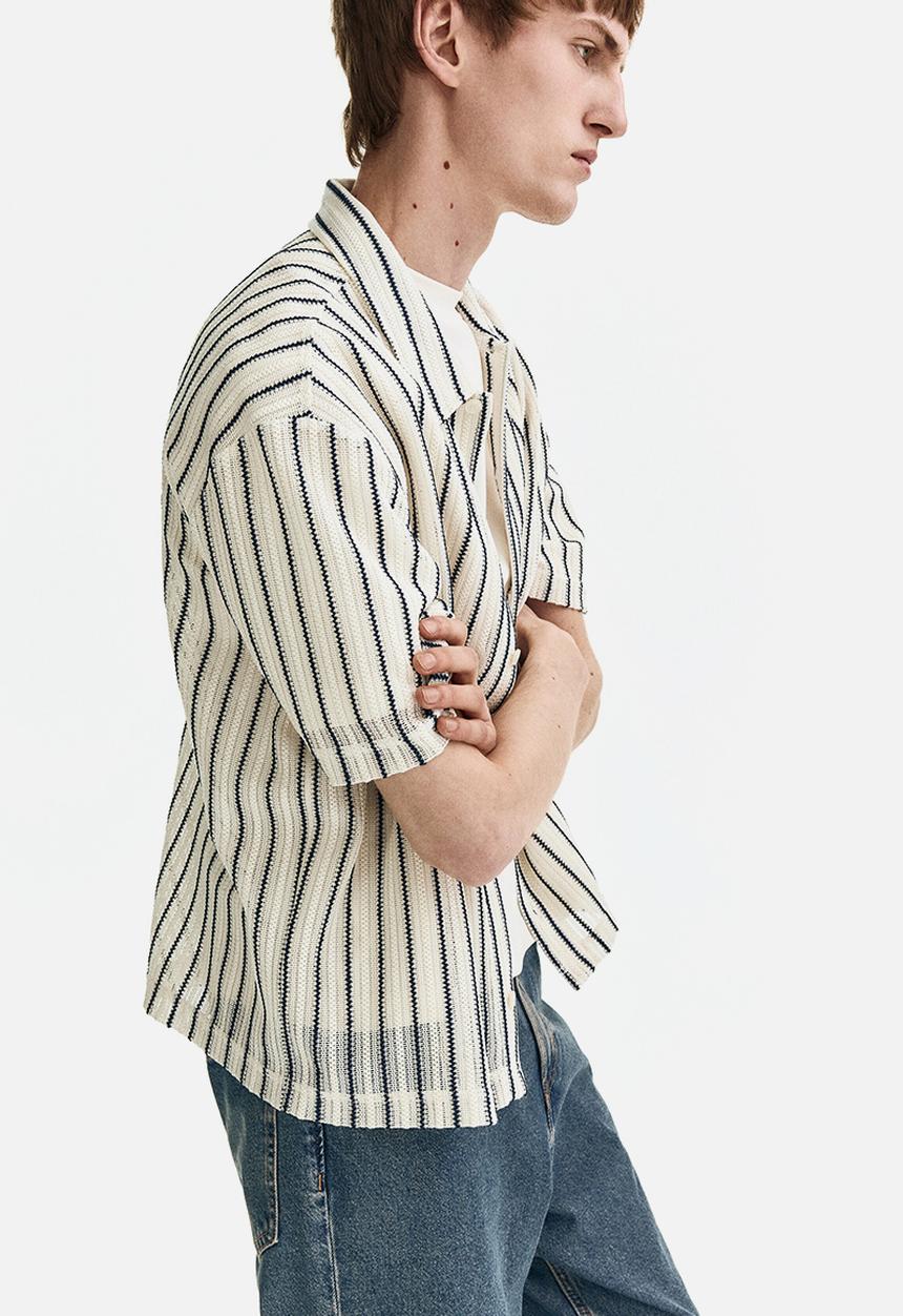 H&M - Regular fit textured-knit shirt - white/striped