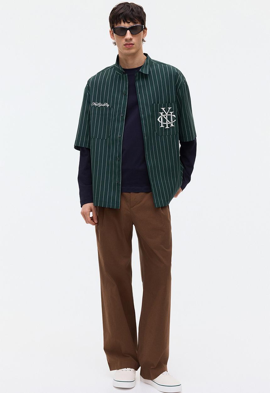 H&M - Regular fit embroidered-motif shirt - dark green/striped