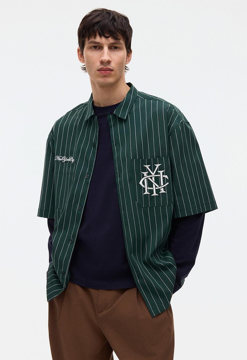 H&M - Regular fit embroidered-motif shirt - dark green/striped