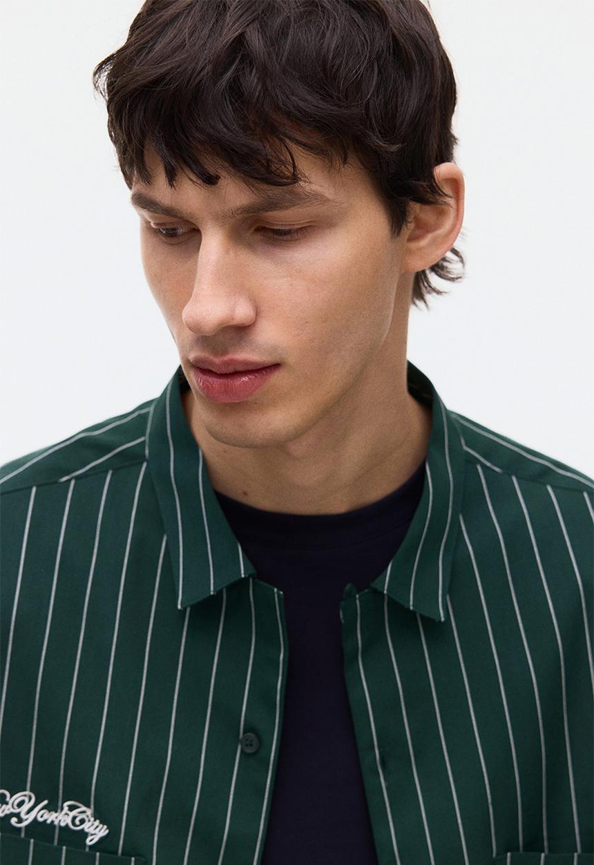 H&M - Regular fit embroidered-motif shirt - dark green/striped
