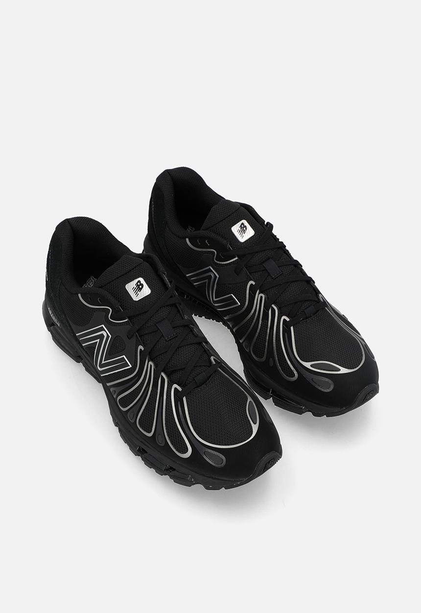 New Balance  - 1890