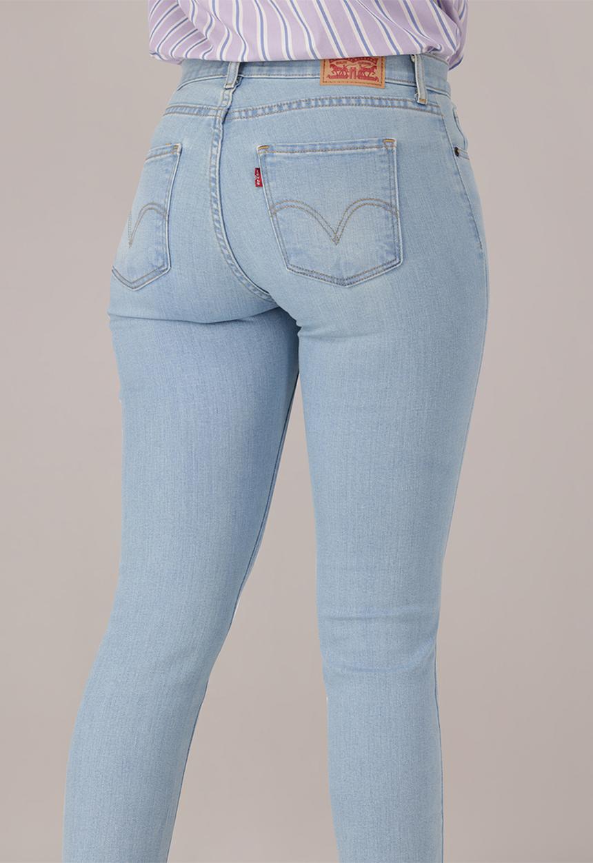 Levi’s® - Curvy Straight - Fine Thank You