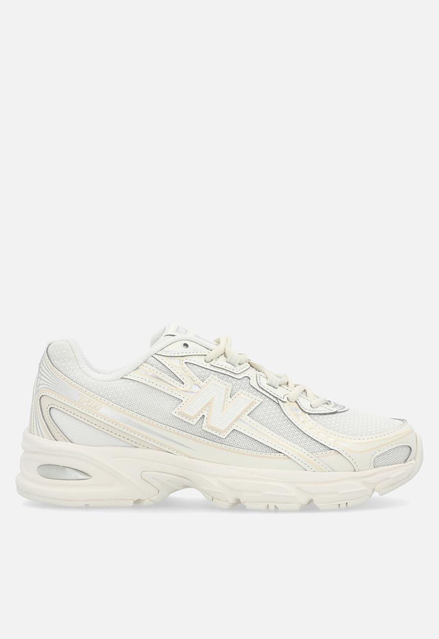 New Balance  - 740