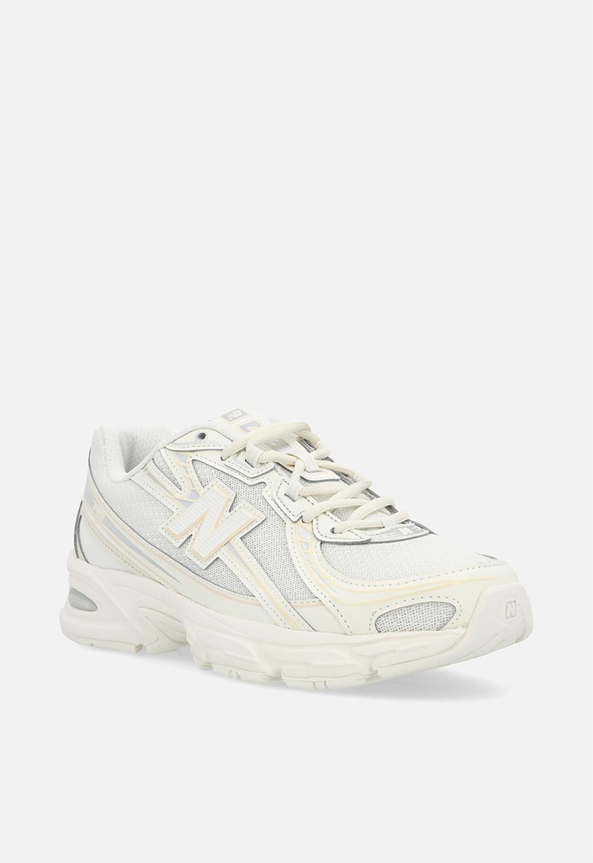 New Balance  - 740