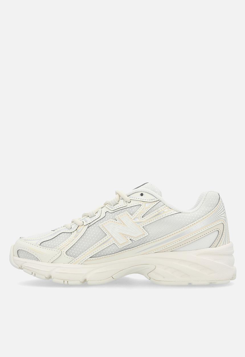 New Balance  - 740