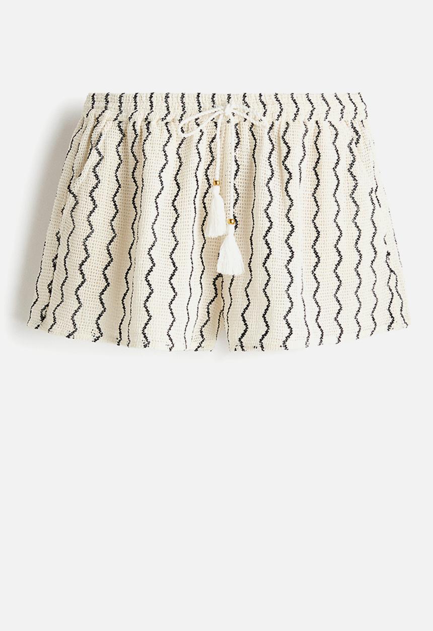 H&M - Crochet-look shorts - cream/zigzag pattern
