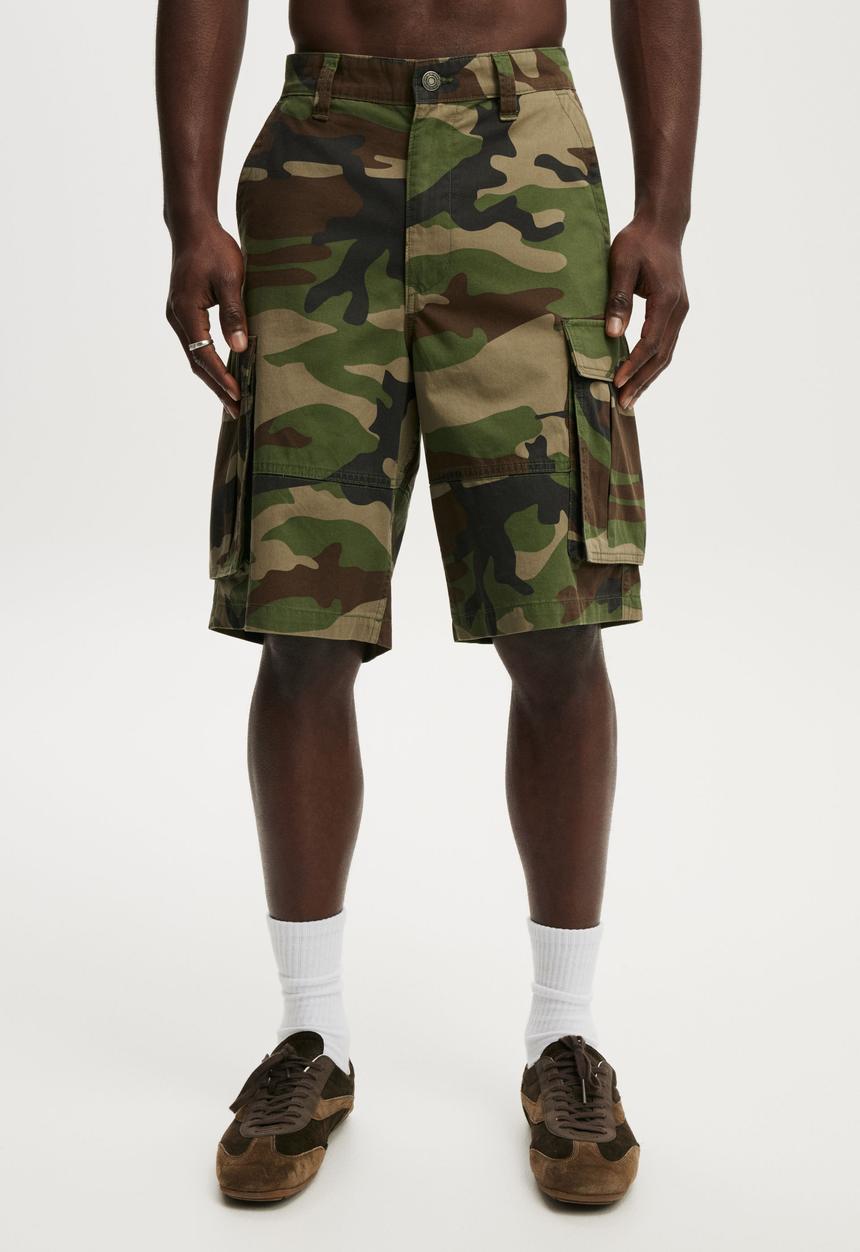 Cotton On - Baggy Cargo Short - Jungle Camo