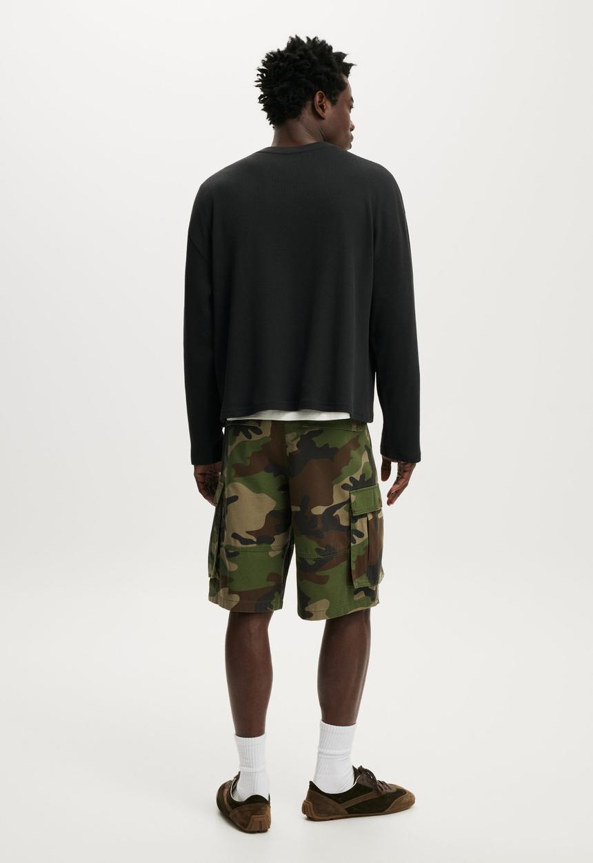 Cotton On - Baggy Cargo Short - Jungle Camo