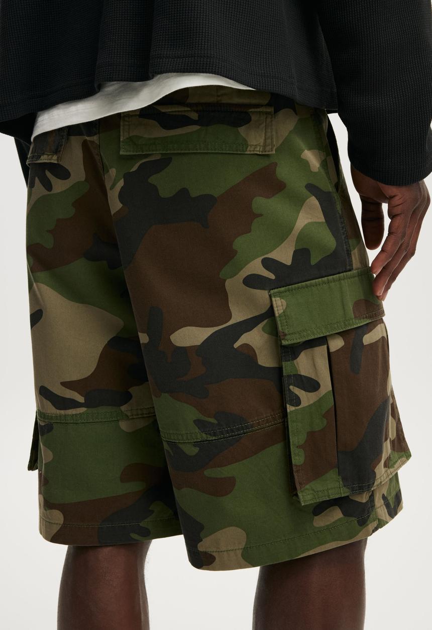 Cotton On - Baggy Cargo Short - Jungle Camo
