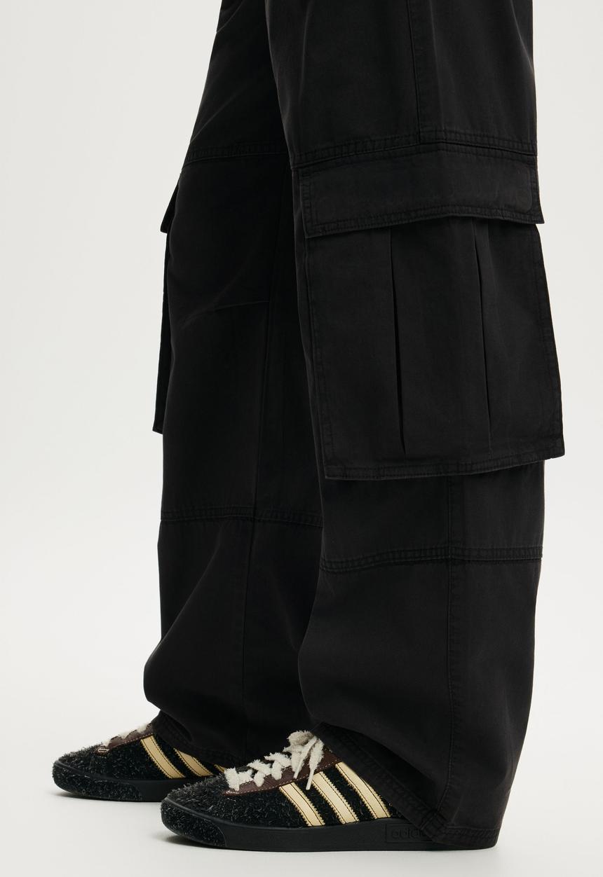 Cotton On - Baggy Cargo Pant - Black