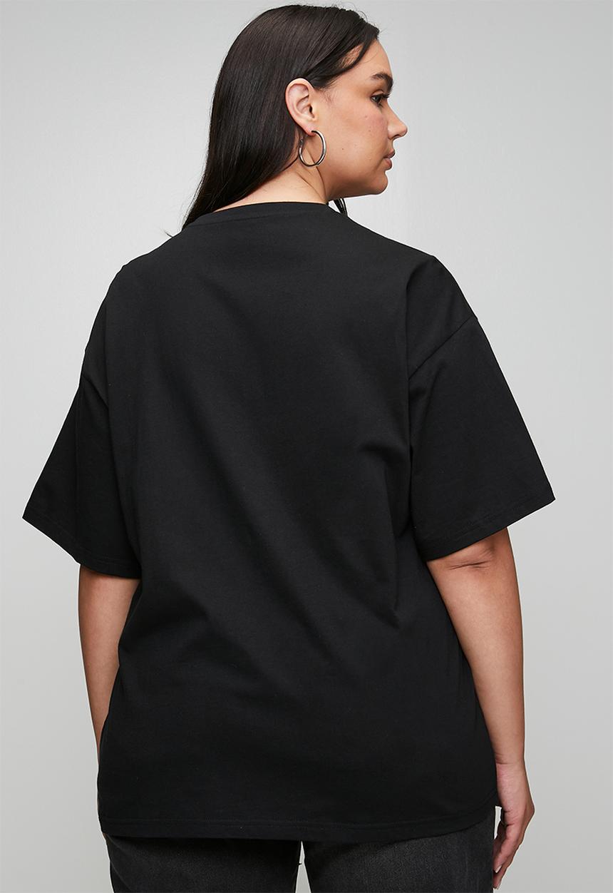 PUMA - Plus graphics relaxed charm tee - puma black