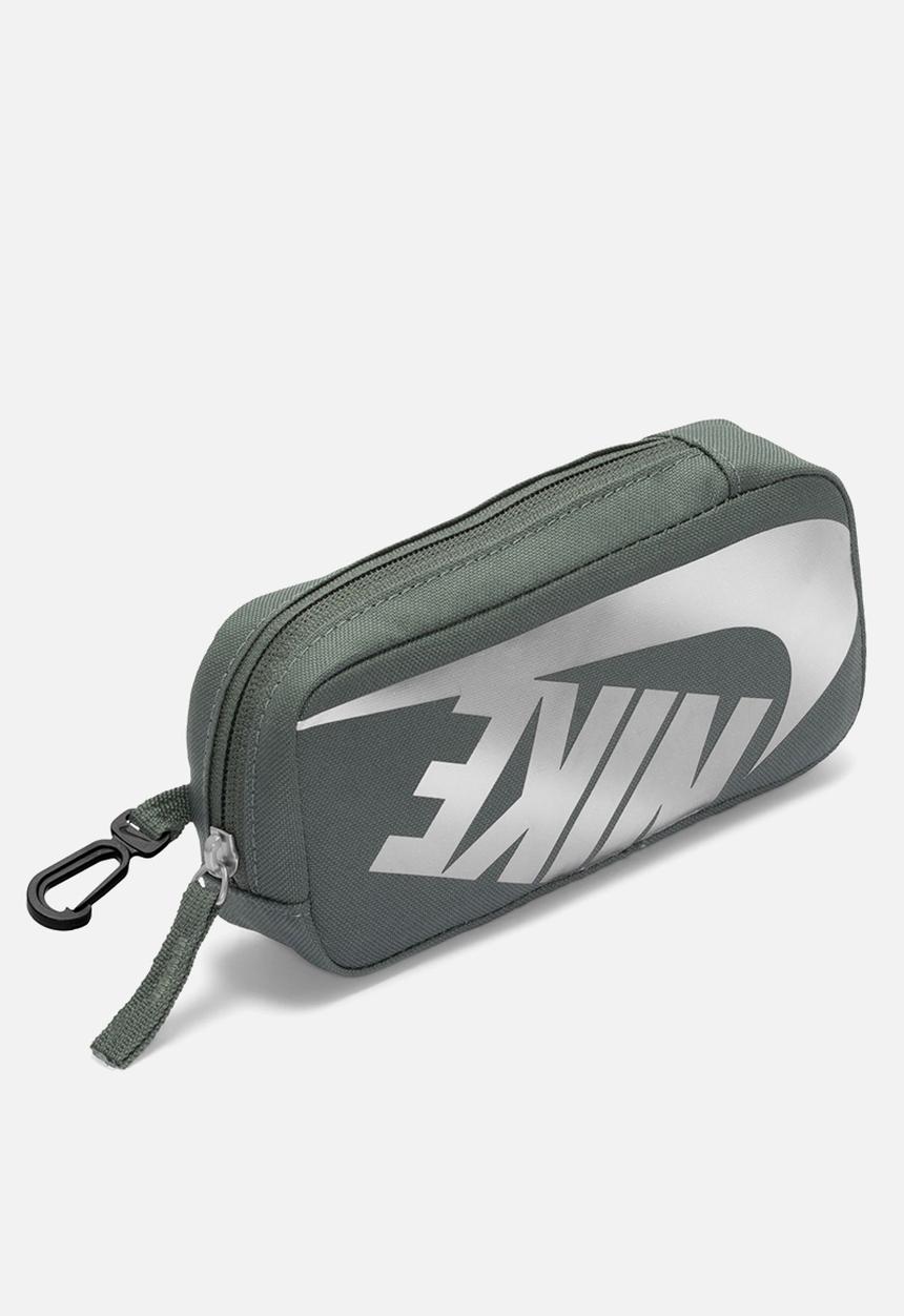 Nike - Nike elemental backpack 20L - camo green/camo green/metallic silver