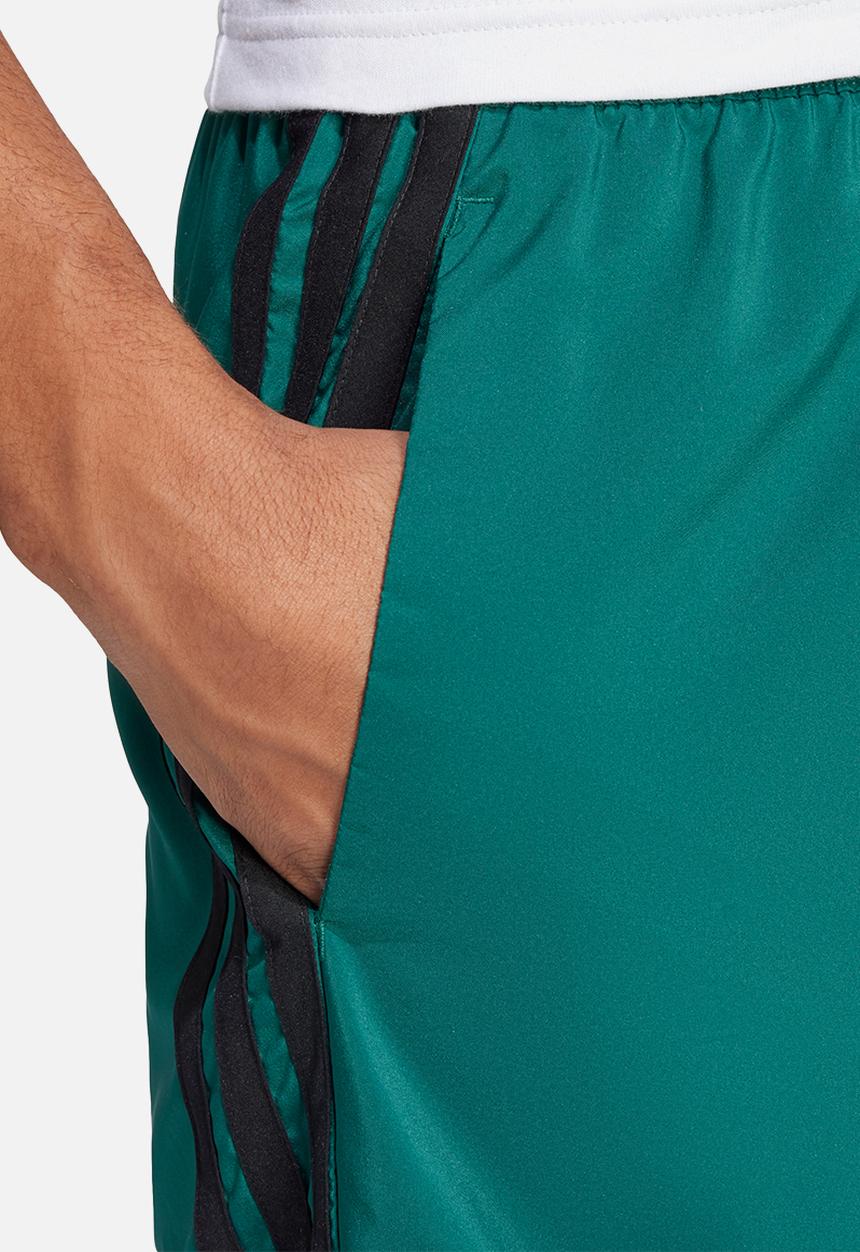 adidas Performance -  Essentials 3-Stripes Chelsea Shorts - Collegiate Green / Black