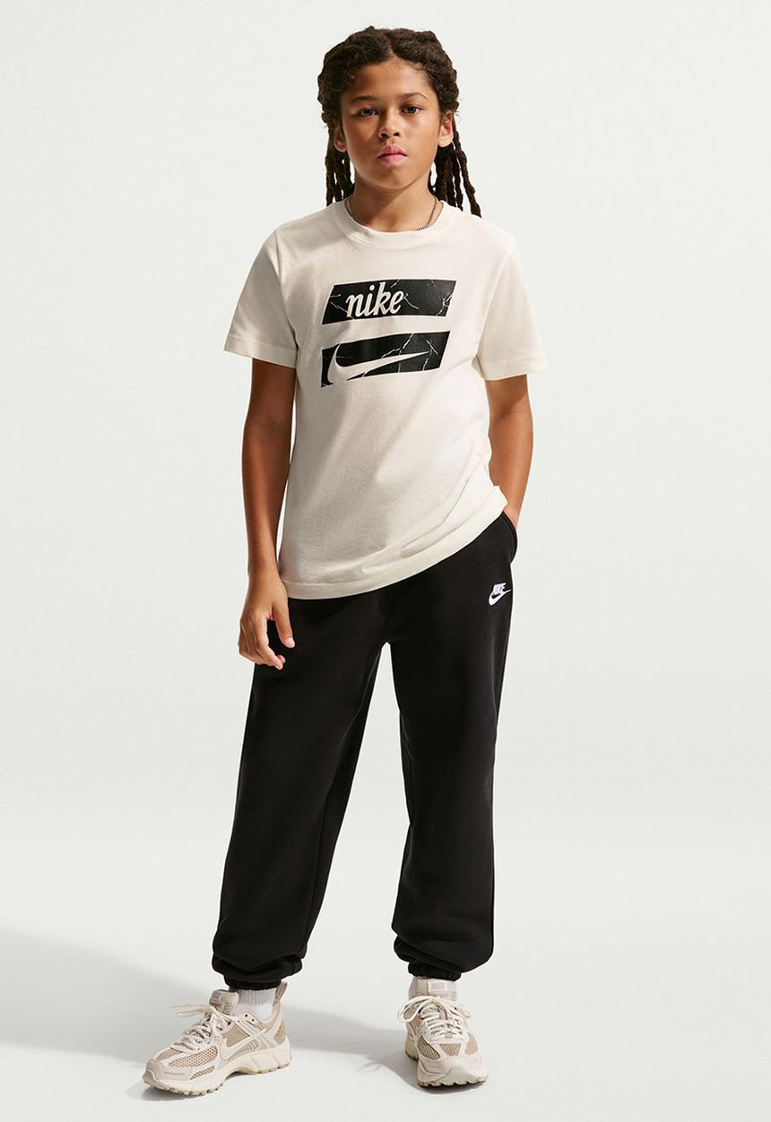 Nike - Nike sportswear club graphic tee - sail
