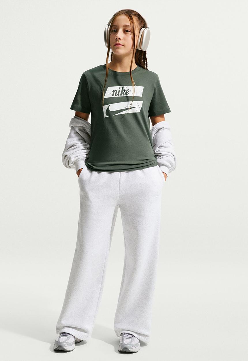 Nike - Nike sportswear club graphic tee - camo green