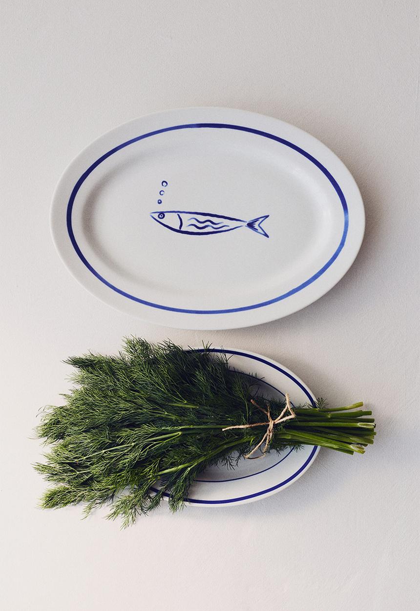 H&M - Large porcelain serving plate - blue/fish