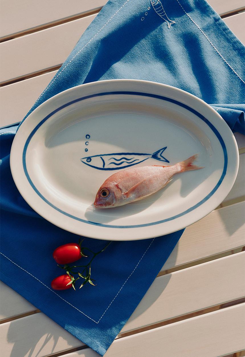 H&M - Large porcelain serving plate - blue/fish