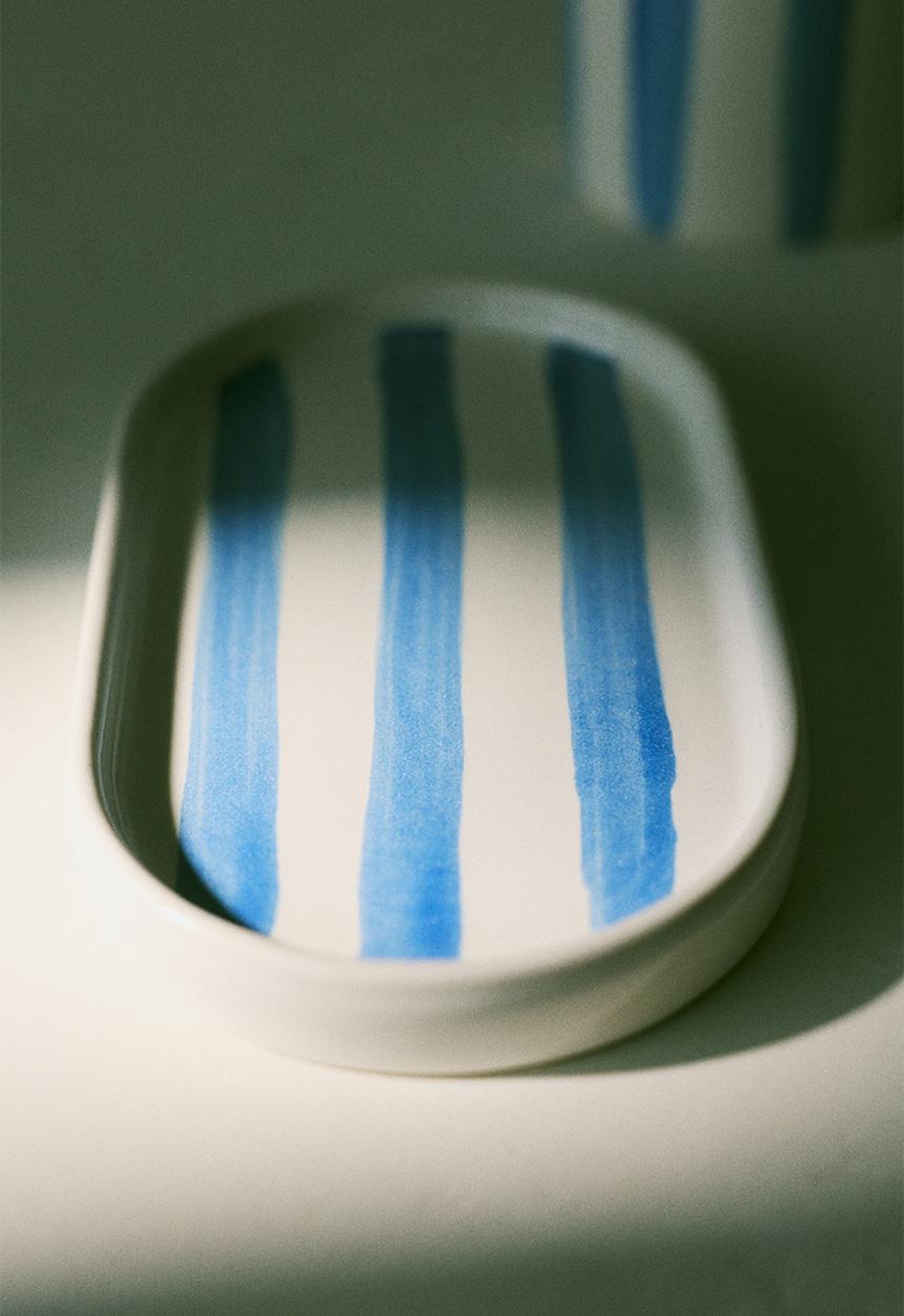 H&M - Stoneware tray - white/blue striped