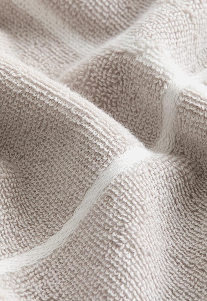 H&M - Grid-patterned bath towel - light greige/checked