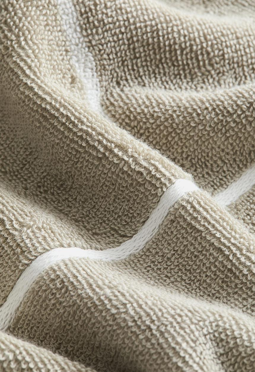 H&M - Grid-patterned bath towel - khaki beige/checked