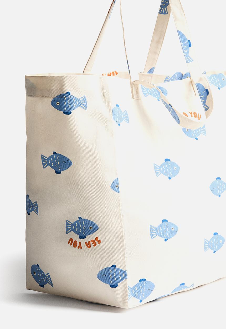 H&M - Patterned beach bag - cream/fish