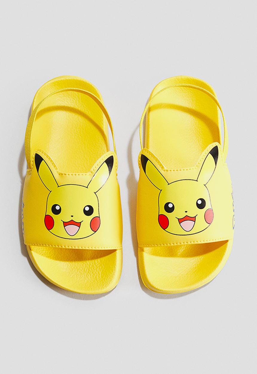 H&M - Pool slides - yellow/pokémon