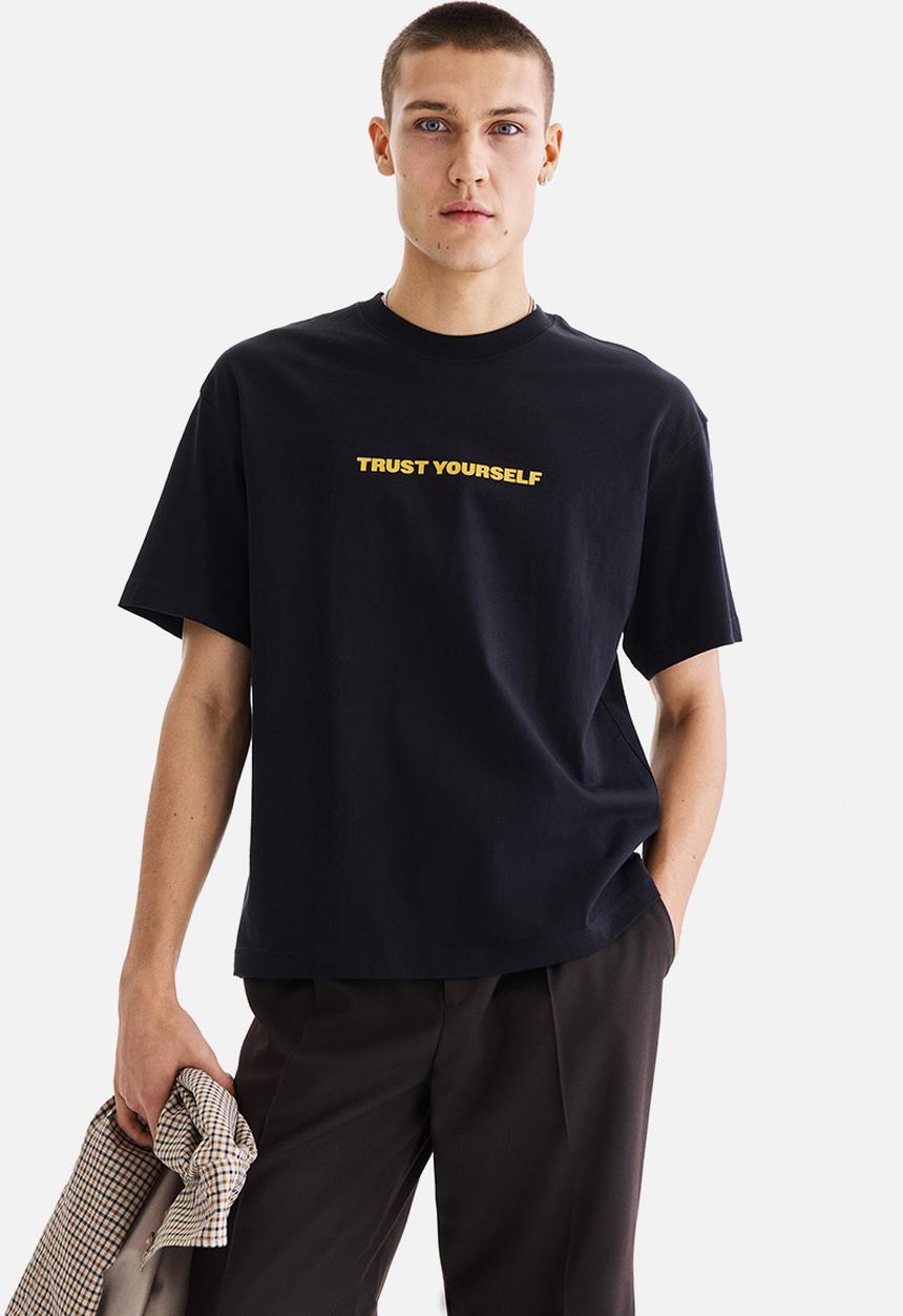 H&M - Relaxed fit printed t-shirt - black/trust yourself