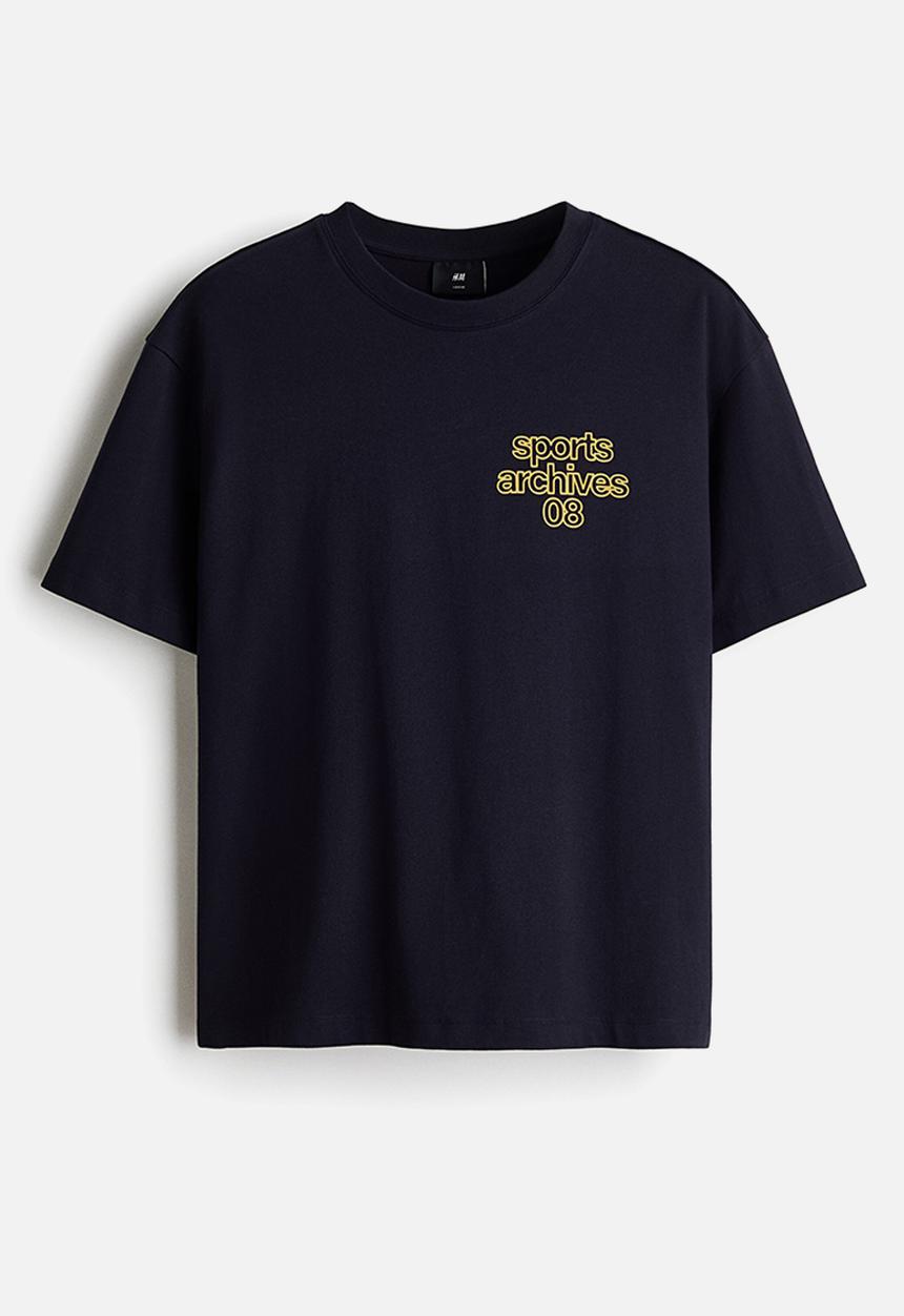 H&M - Loose fit printed t-shirt - dark grey/sports archives 08