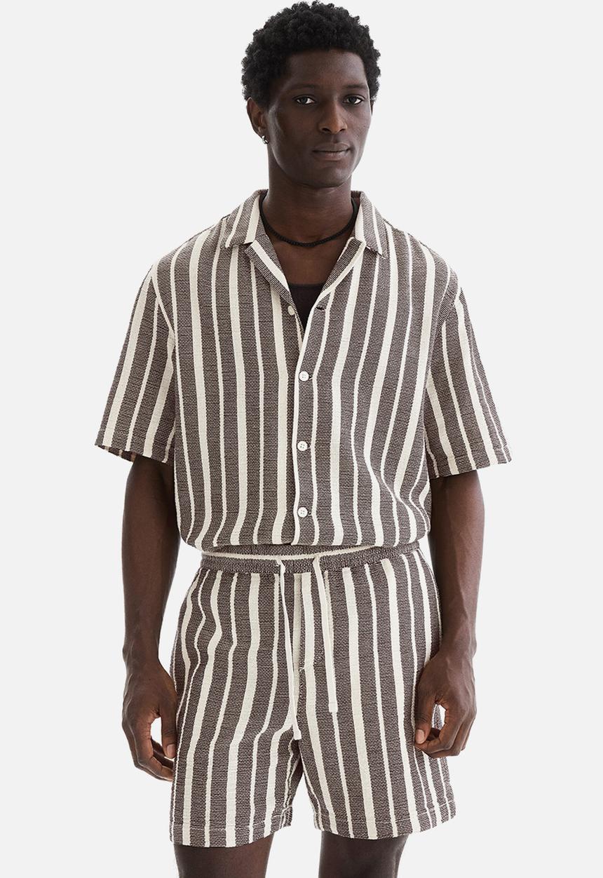 H&M - Regular fit shorts - brown/striped