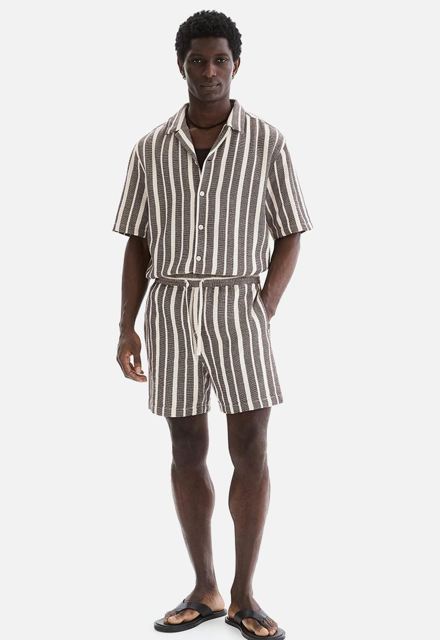 H&M - Regular fit shorts - brown/striped