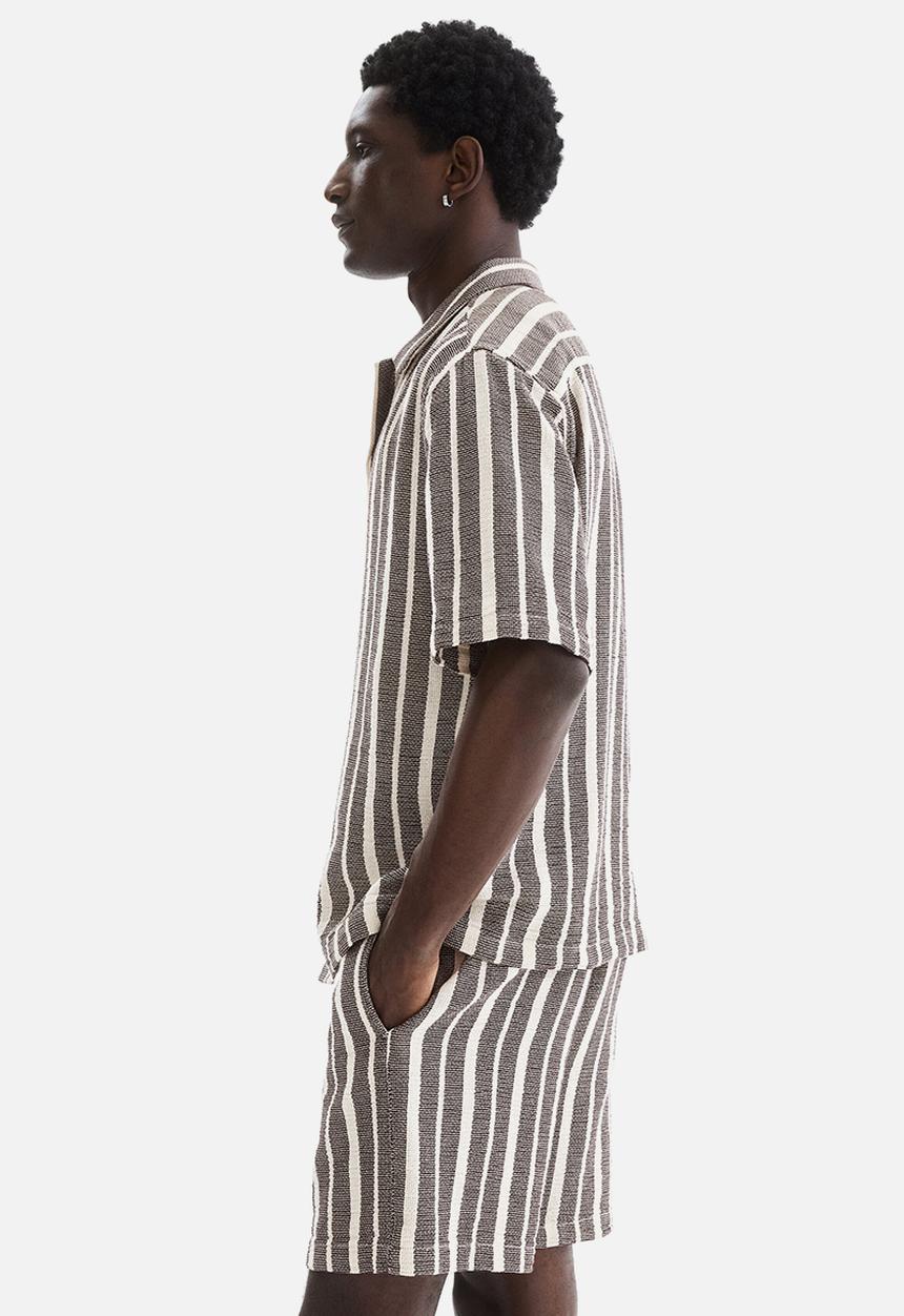 H&M - Regular fit shorts - brown/striped
