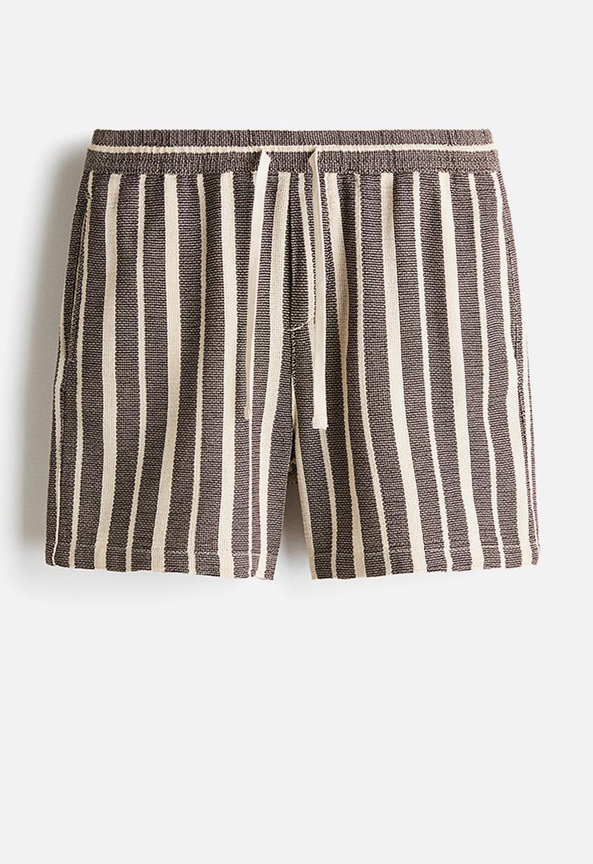 H&M - Regular fit shorts - brown/striped