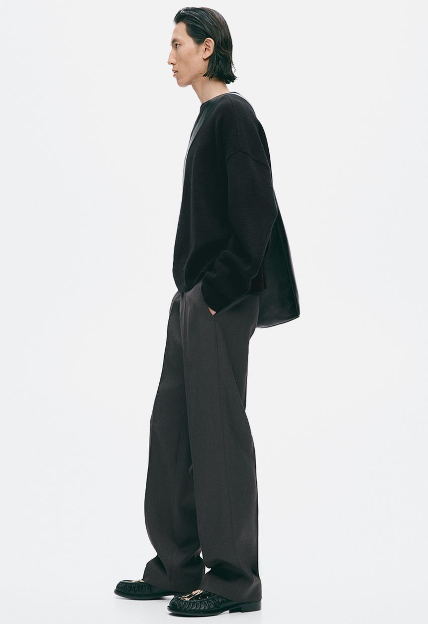H&M - H&M Atelier:  Loose fit rib-knit cashmere jumper - black