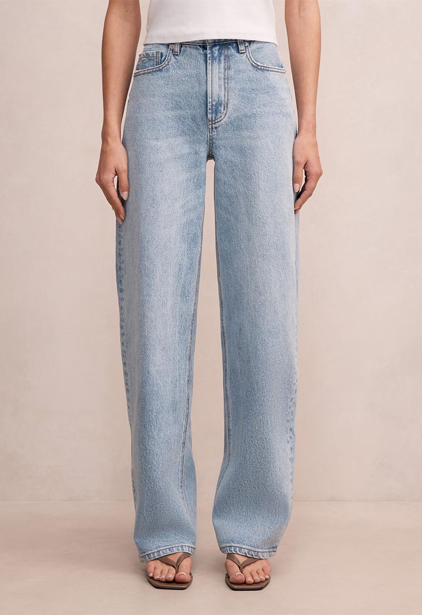 Forever New - Nicki mid-rise straight jeans in - light wash