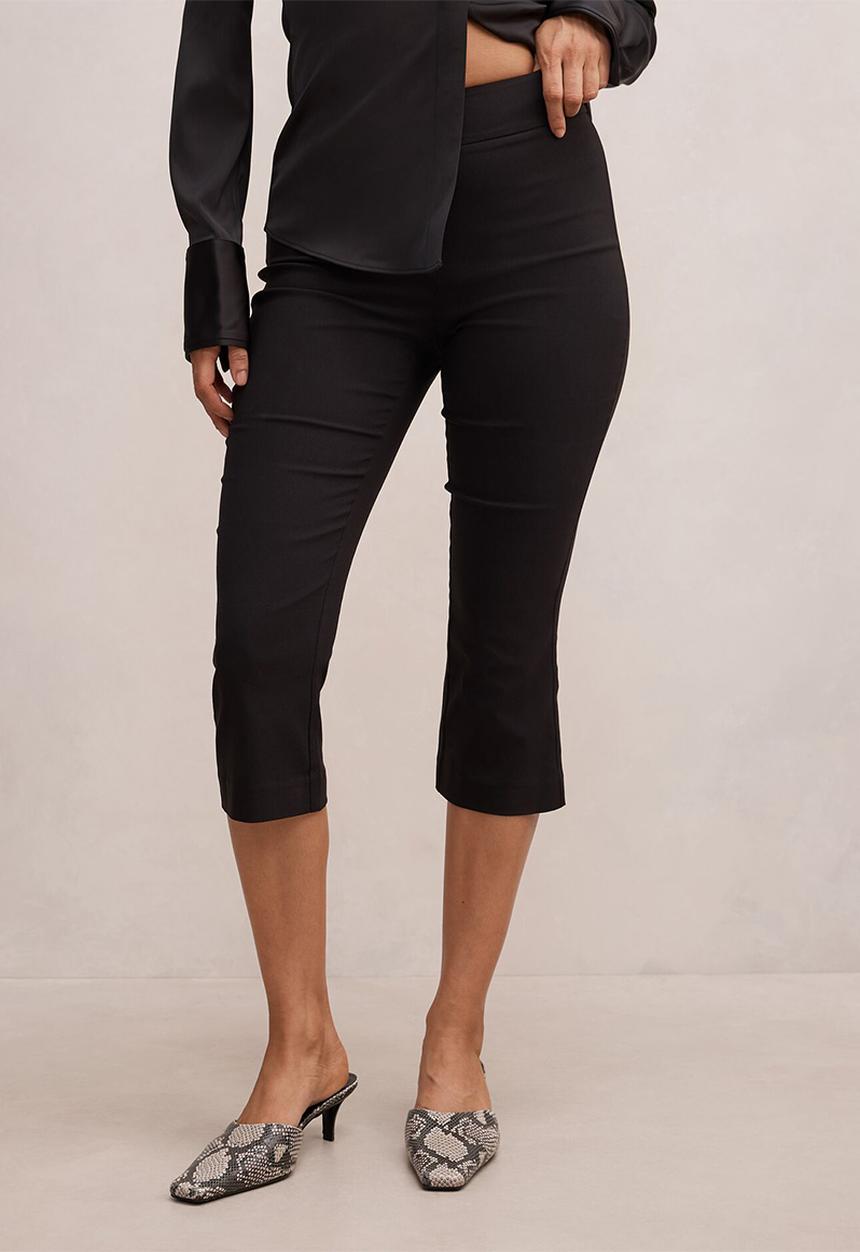 Forever New - Alexis flared hem capri pants - black