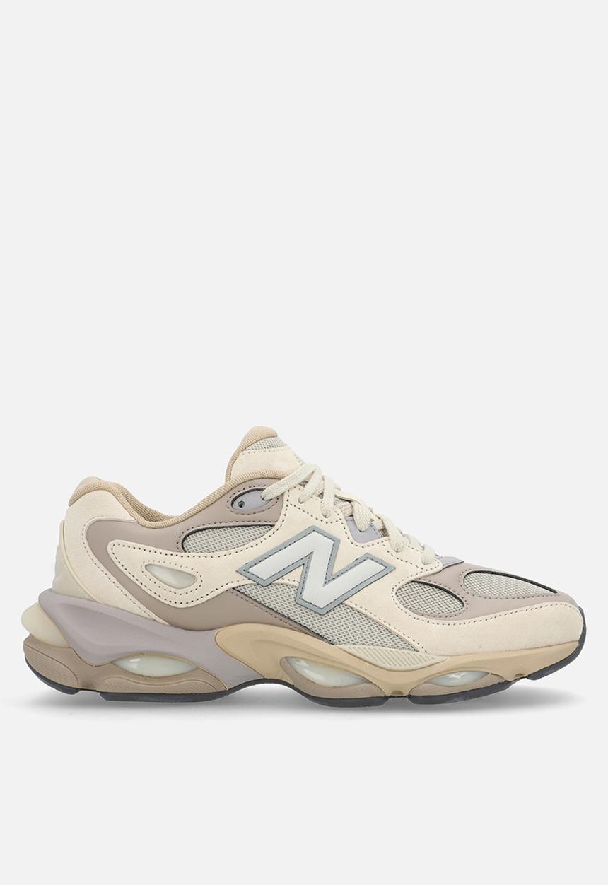 New Balance  - 983