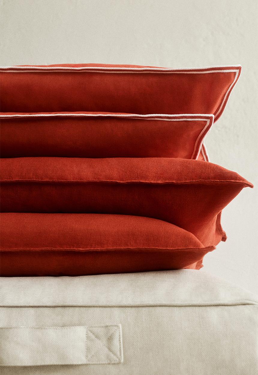 H&M - Cotton canvas cushion cover - bright red