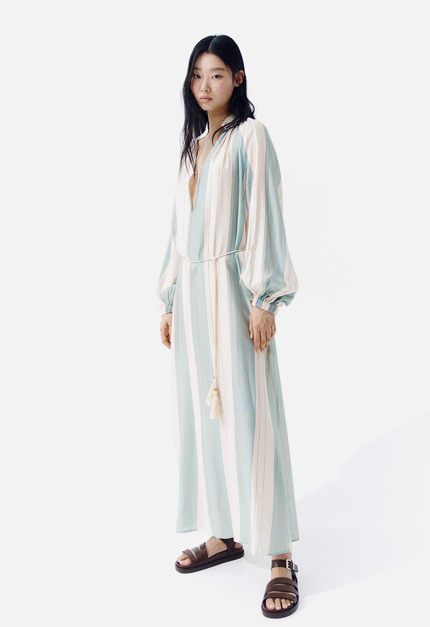 H&M - Oversized tie-belt dress - light beige/turquoise striped