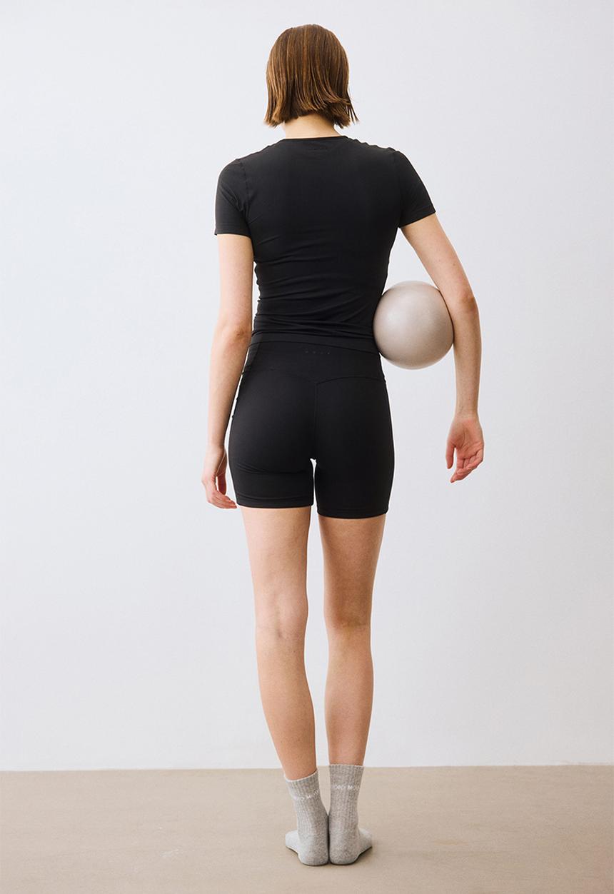 H&M - Seamless slim fit sports top with softmove - black