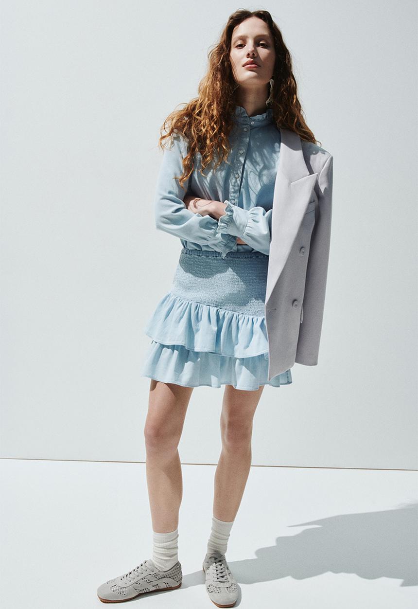 H&M - Smocked denim skirt - light blue